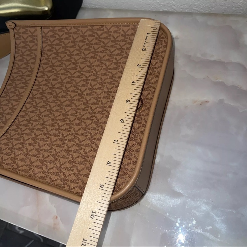 NWT Woman's Handbags / Michael Kors/ Luisa/ Large/North South/ Messenger/Peanut - Picture 9 of 13